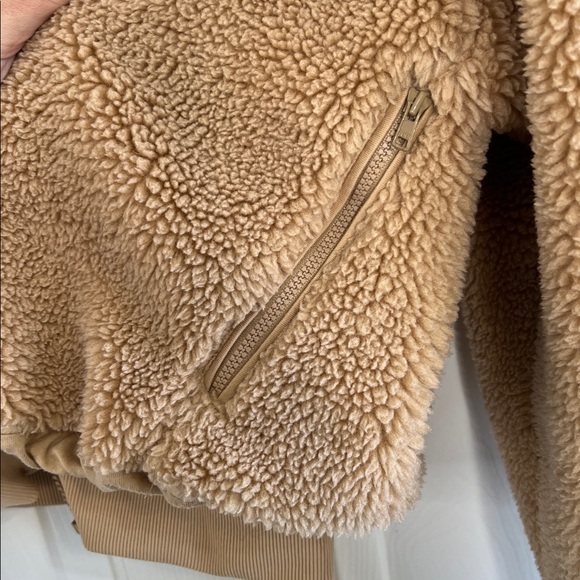 ALO Foxy Sherpa jacket size small camel color teddy - Picture 14 of 15